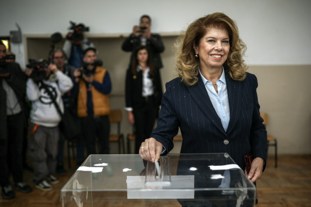 Εκλογές στη Βουλγαρία: Φαβορί η φιλορωσικών απόψεων Ιλιάνα Γιότοβα