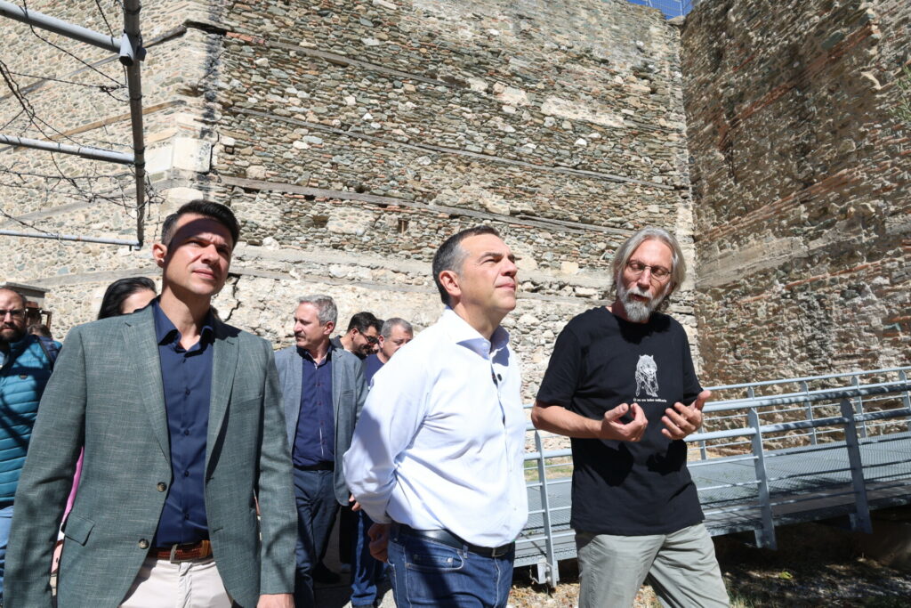 Στη Θεσσαλονίκη ο Τσίπρας: Επίσκεψη στο Γεντί Κουλέ – “Η ιστορική μνήμη μάλλον ενοχλεί κάποιους ακόμα”