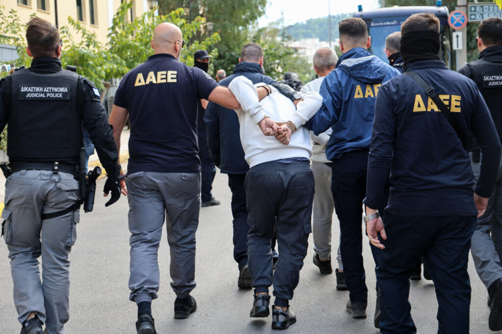 Έκρηξη στην Πλάκα: Βαρύτατο κατηγορητήριο για τους τρεις συλληφθέντες, απολογούνται στη Δευτέρα