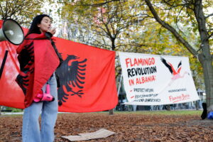 Για πέμπτη μέρα φλέγεται η Αλβανία – Σφοδρές συγκρούσεις αστυνομίας και διαδηλωτών