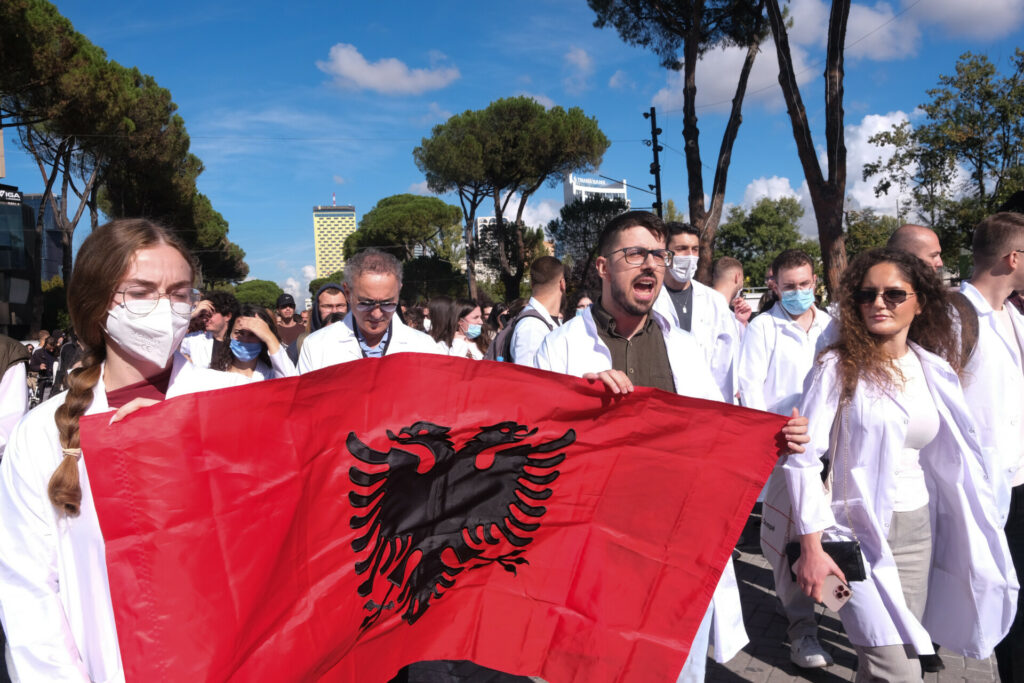 Αλβανία: Πιέζεται ο Ράμα, για εντέκατη μέρα οι αντικυβερνητικές διαμαρτυρίες