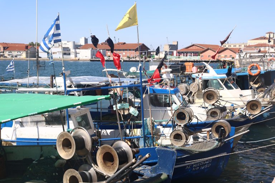 Οι αλιείς απειλούν να κλείσουν το λιμάνι Θεσσαλονίκης – Πόσα λεφτά χρειάζονται για ένα γέμισμα