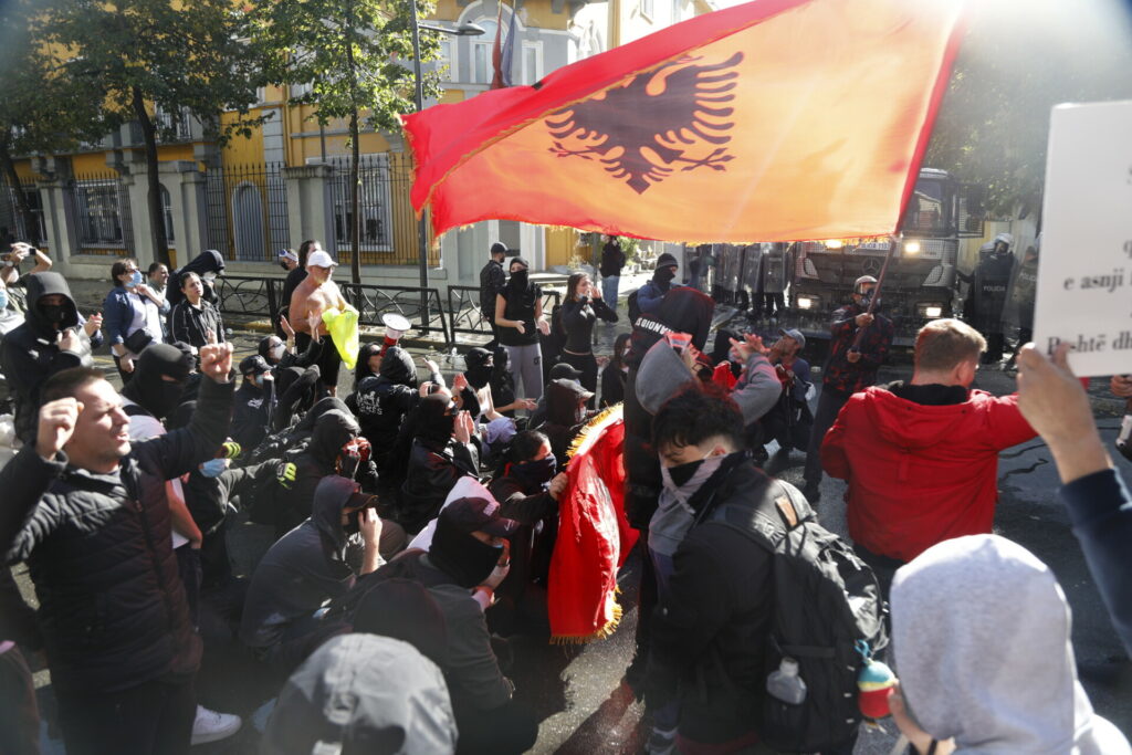 Αλβανία: Έκρυθμη κατάσταση μετά τις βίαιες διαδηλώσεις – Καταγγελίες Ράμα για ξένη παρέμβαση