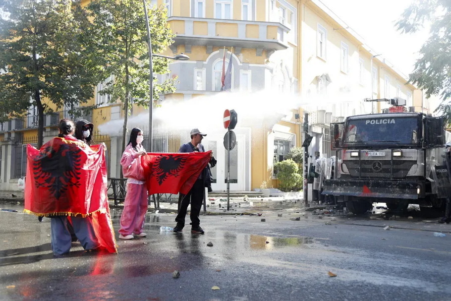 Αλβανία: Φοιτητικό “όχι” στον Ράμα και επεισόδια στα Τίρανα