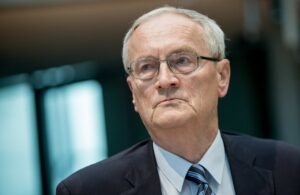 Γερμανία: Συνελήφθη πρώην επικεφαλής των μυστικών υπηρεσιών για κατασκοπεία και διαρροή κρατικών μυστικών