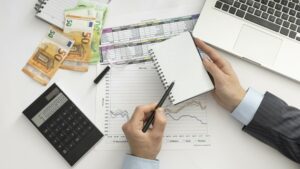 Επίδομα 400 ευρώ: Ποιοι θα δουν χρήματα στον λογαριασμό τους χωρίς αίτηση