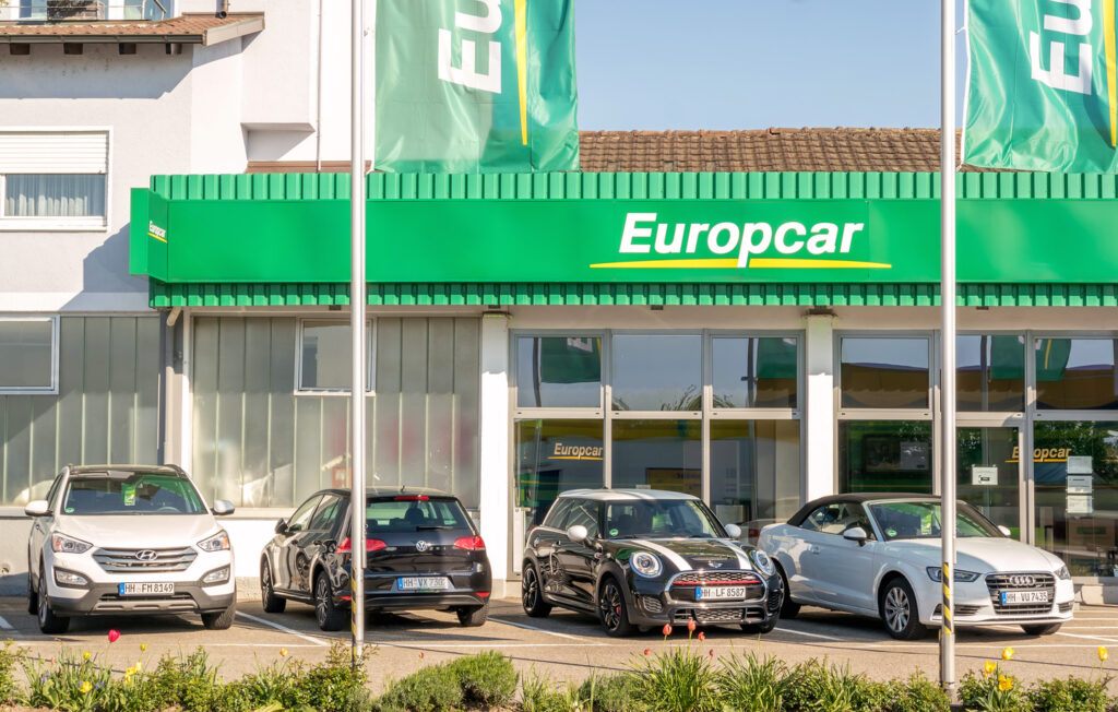 Πώς έφτασαν στα δικαστήρια η Europcar με την οικογένεια Βαρδάκη για το όνομα στην Ελλάδα