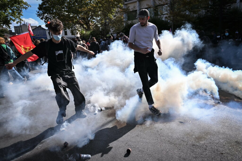 Χάος στη Γαλλία, κλείνουν 400 σχολεία μετά τις βίαιες διαδηλώσεις των μαθητών – 2.000 συλλήψεις σε μία ημέρα