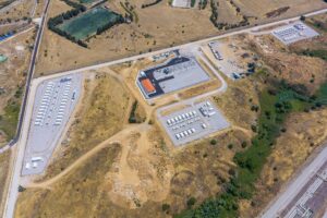 HELLENiQ ENERGY: Σε λειτουργία το πρώτο πάρκο μπαταριών