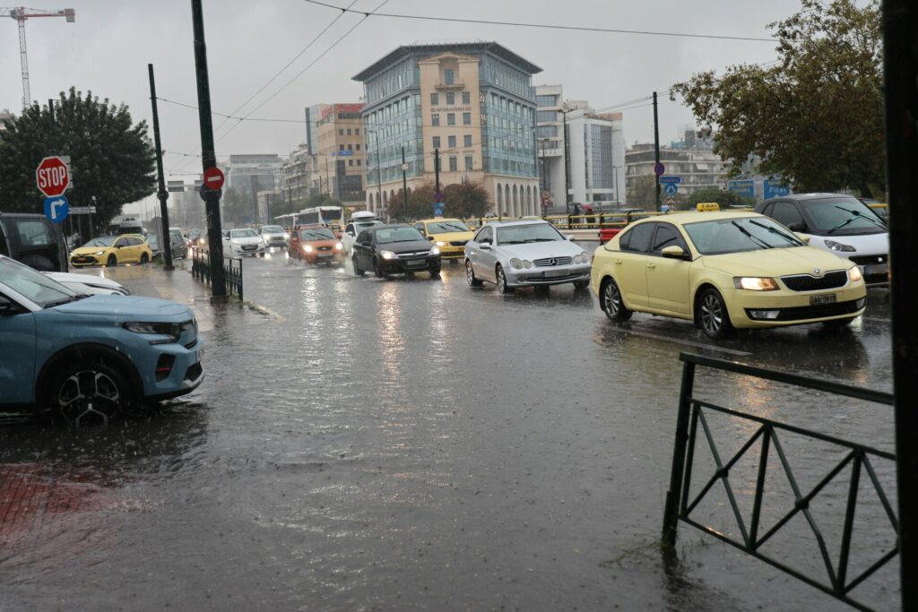 Καιρός: Κόκκινος συναγερμός για την 28η Οκτωβρίου – Σε ποιες περιοχές αναμένονται ισχυρές καταιγίδες