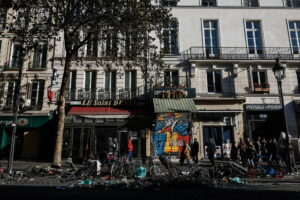 Λεηλατημένα είδη πολυτελείας πωλούνται στη Vinted μετά τις ταραχές στη Γαλλία, στο μικροσκόπιο ύποπτες αγγελίες