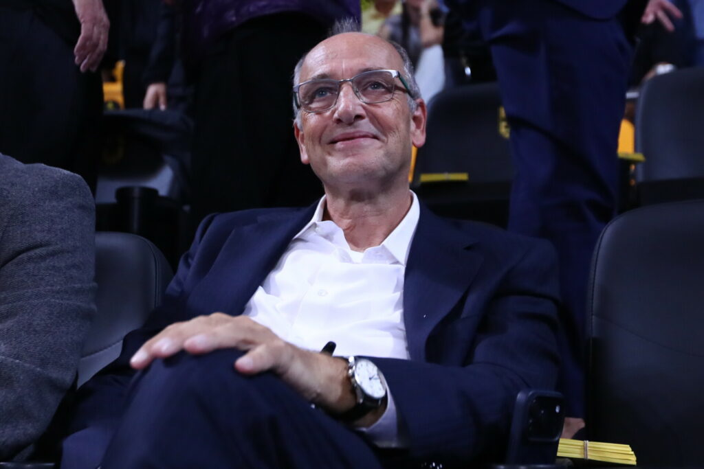 Η σχέση του μπασκετικού παράγοντα Βαγγέλη Λιόλιου με τα Coffee Island