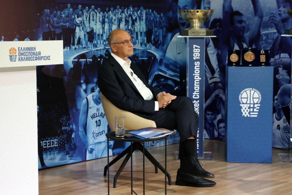 Σεισμός στον χώρο του μπάσκετ: Ένταλμα σύλληψης του προέδρου της ΕΟΚ Β. Λιόλιου, στελεχών και διαιτητών