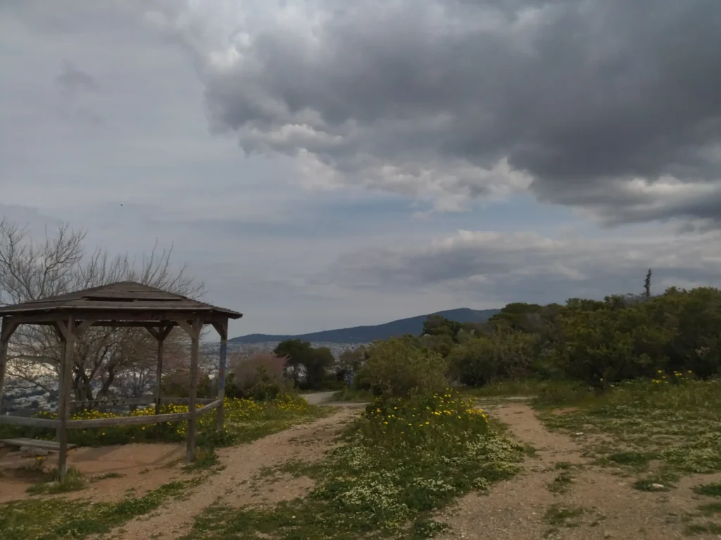 Η πρότασή μας για τους Αθηναίους το Σαββατοκύριακο: Βόλτα στον Λόφο Φιλοθέης και το Άλσος Βεΐκου