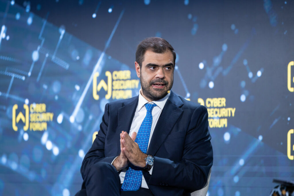 Μαρινάκης: Ταυτοποίηση χρηστών και ειδική σήμανση στο περιεχόμενο Τεχνητής Νοημοσύνης