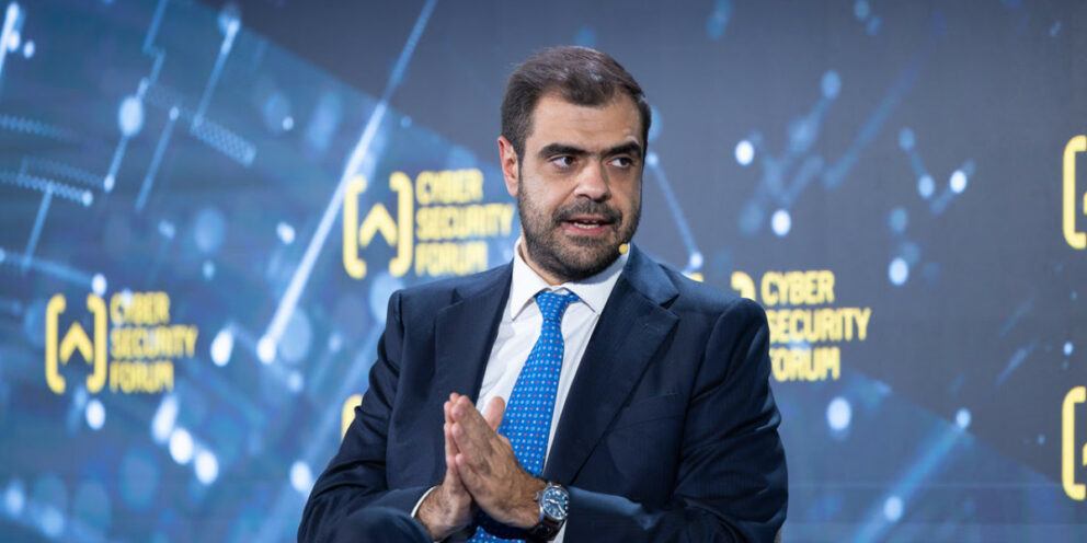 Μαρινάκης: Ταυτοποίηση χρηστών και ειδική σήμανση στο περιεχόμενο Τεχνητής Νοημοσύνης