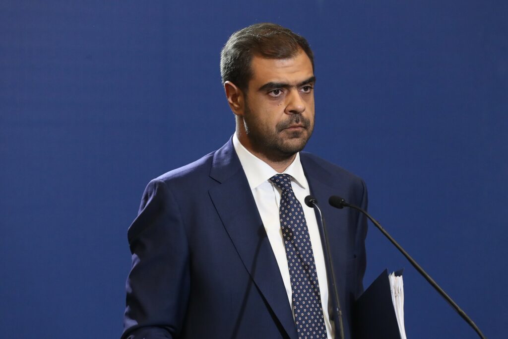 Μαρινάκης: Η Ευρώπη πρέπει να βάλει κανόνες στις πλατφόρμες – Ταυτοποίηση χρηστών και σήμανση περιεχομένου AI