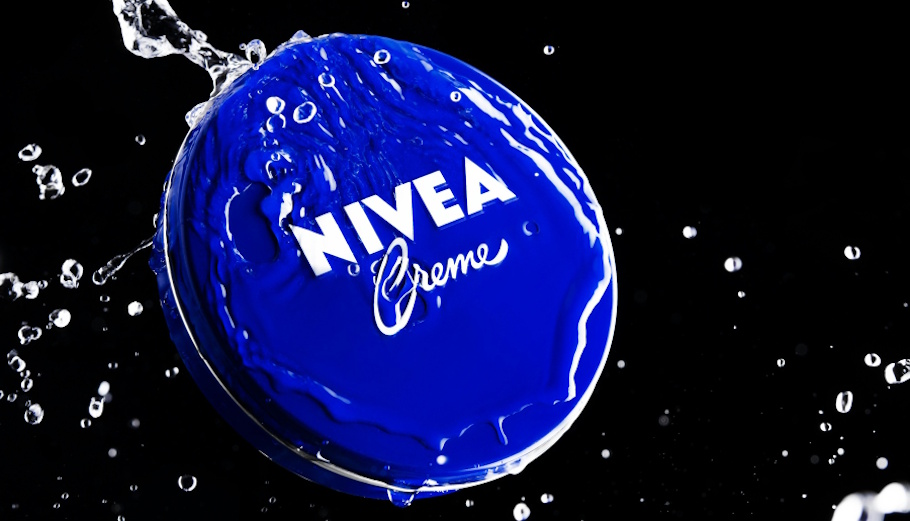 Ούτε η θρυλική μπλε κρέμα ούτε τα serum – Το απρόσμενο μυστικό πίσω από την αυτοκρατορία της Nivea