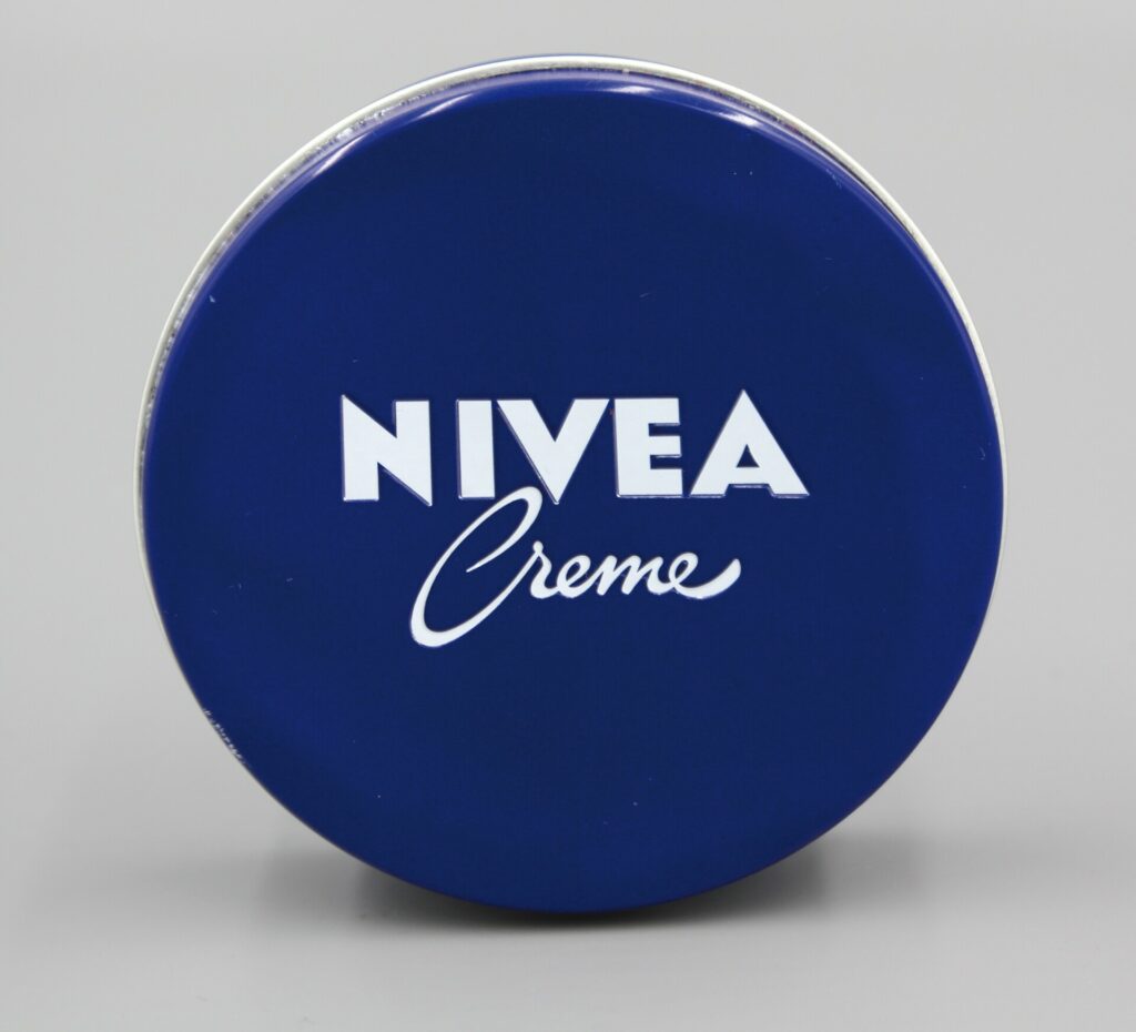 Το μυστηριώδες “363” στα παλιά μπλε κουτιά της Nivea – Τι σήμαινε ο αριθμός που λίγοι γνωρίζουν