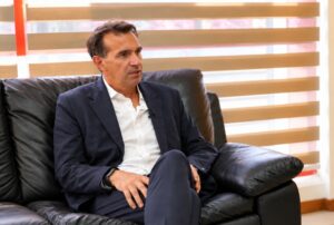 Πίτερ Φράνκοπαν: Τα τέσσερα ανοιχτά μέτωπα που θα κρίνουν το 2027