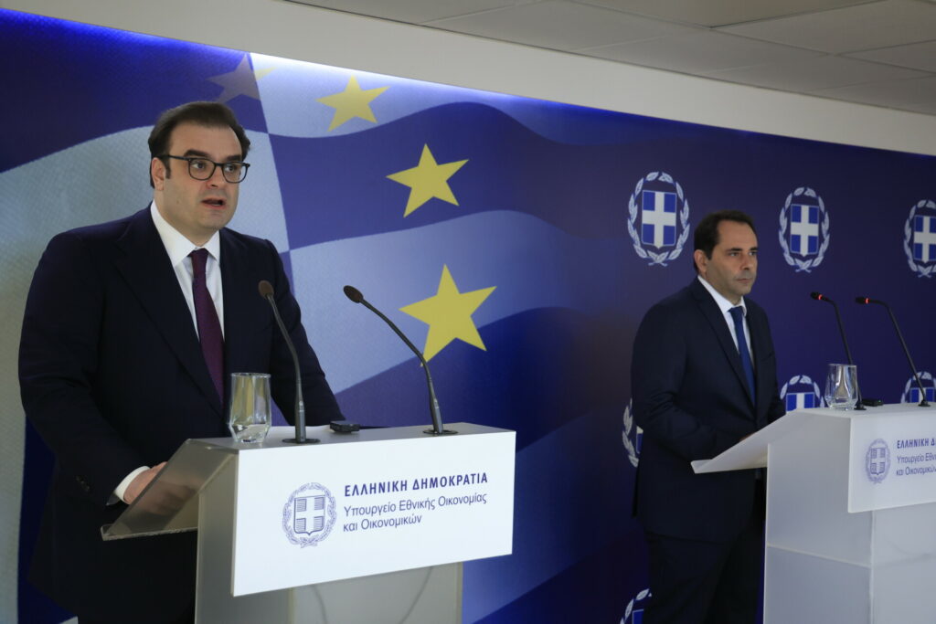 Πιερρακάκης: Η Ελλάδα γίνεται πιο ισχυρή – Ανάπτυξη 2,3% ανάπτυξη το 2027, χρέος κάτω από 130%