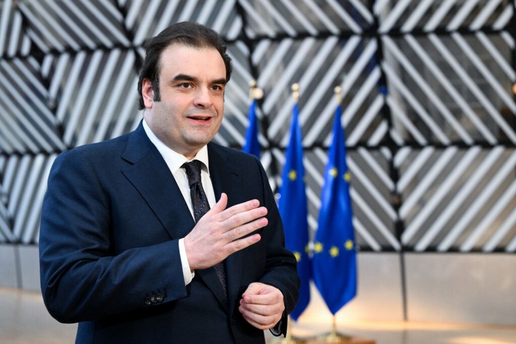 Πιερρακάκης: Θα μιλήσει στις Βρυξέλλες για την ανταγωνιστικότητα των ευρωπαϊκών τραπεζών