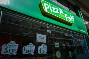 Pizza Fan: Το «κέρασμα-απόδειξη», οι παραγγελίες έως 40 ευρώ και ο μηχανισμός που ερευνούν οι Αρχές