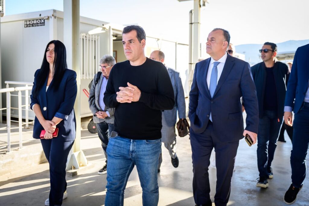 Σε Κω και Λέρο ο Θάνος Πλεύρης, υποσχέθηκε αποσυμφόρηση των μεταναστευτικών δομών
