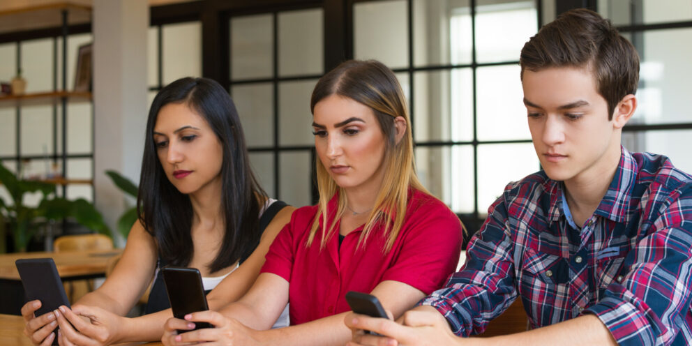 Έρευνα αποκάλυψε σοβαρά κενά ασφαλείας στο ChatGPT για εφήβους