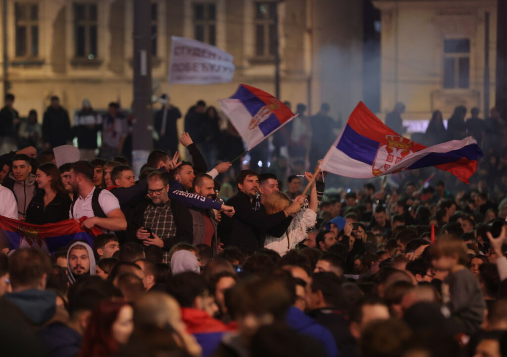Η «Φοιτητική Λίστα» που γκρέμισε τον Βούτσιτς από την εξουσία – Τι εκπροσωπεί, με ποιους θα κυβερνήσει τη Σερβία
