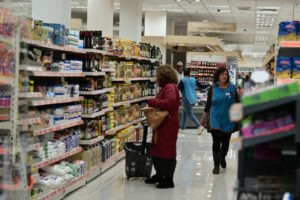 Σκλαβενίτης, ΑΒ, My Market, ποιος κερδίζει και ποιος χάνει από την πίτα των 16 δισ. ευρώ