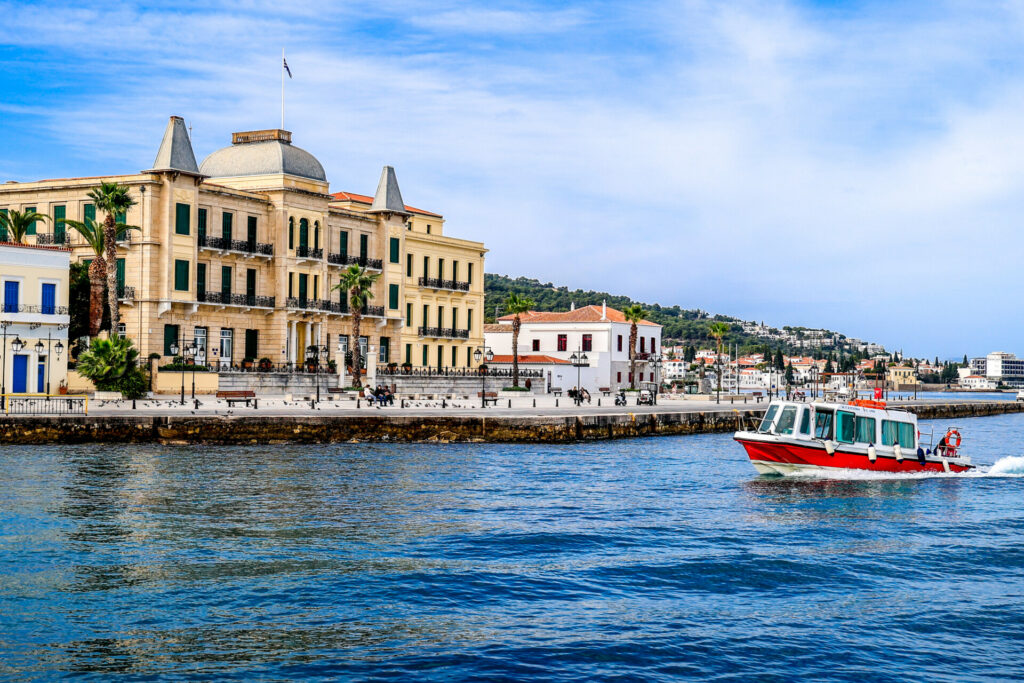 Ποιο είναι το ελληνικό νησί που αποθεώνει το Travel + Leisure – Μόλις δύο ώρες από την Αθήνα