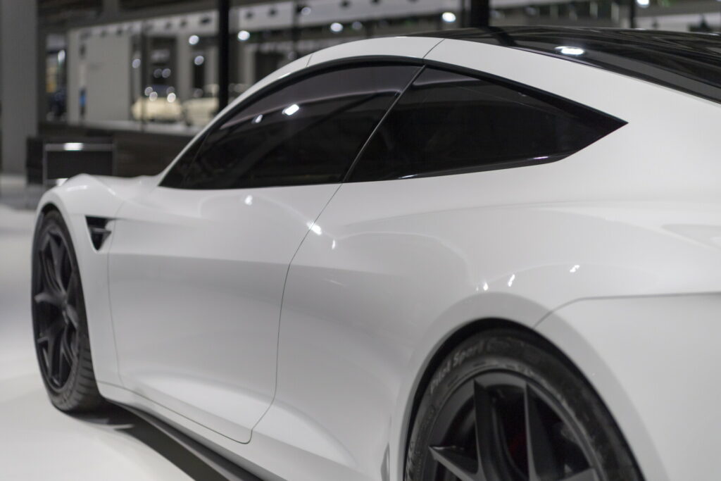 Η Tesla ετοιμάζει την παρουσίαση του Roadster νέας γενιάς