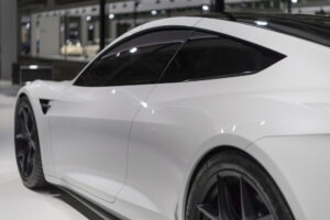 Η Tesla ετοιμάζει την παρουσίαση του Roadster νέας γενιάς