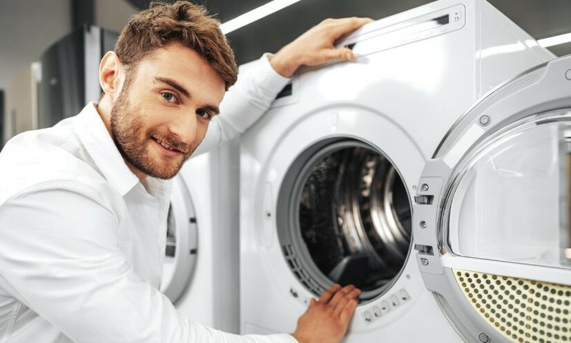Τεχνικός πλυντηρίων αποκαλύπτει: “Πατήστε αυτά τα 2 κουμπιά” – Το κόλπο για να φύγουν βρωμιά και υπολείμματα
