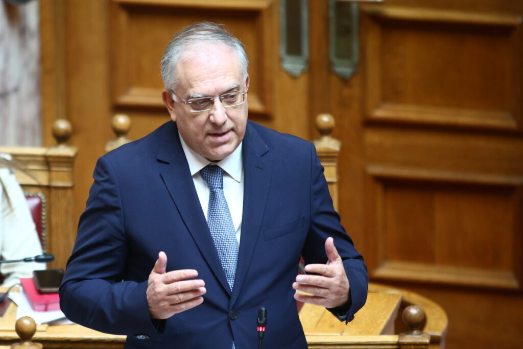Θεοδωρικάκος: Παράθυρο για νέα μέτρα, αν συνεχιστεί η ακρίβεια