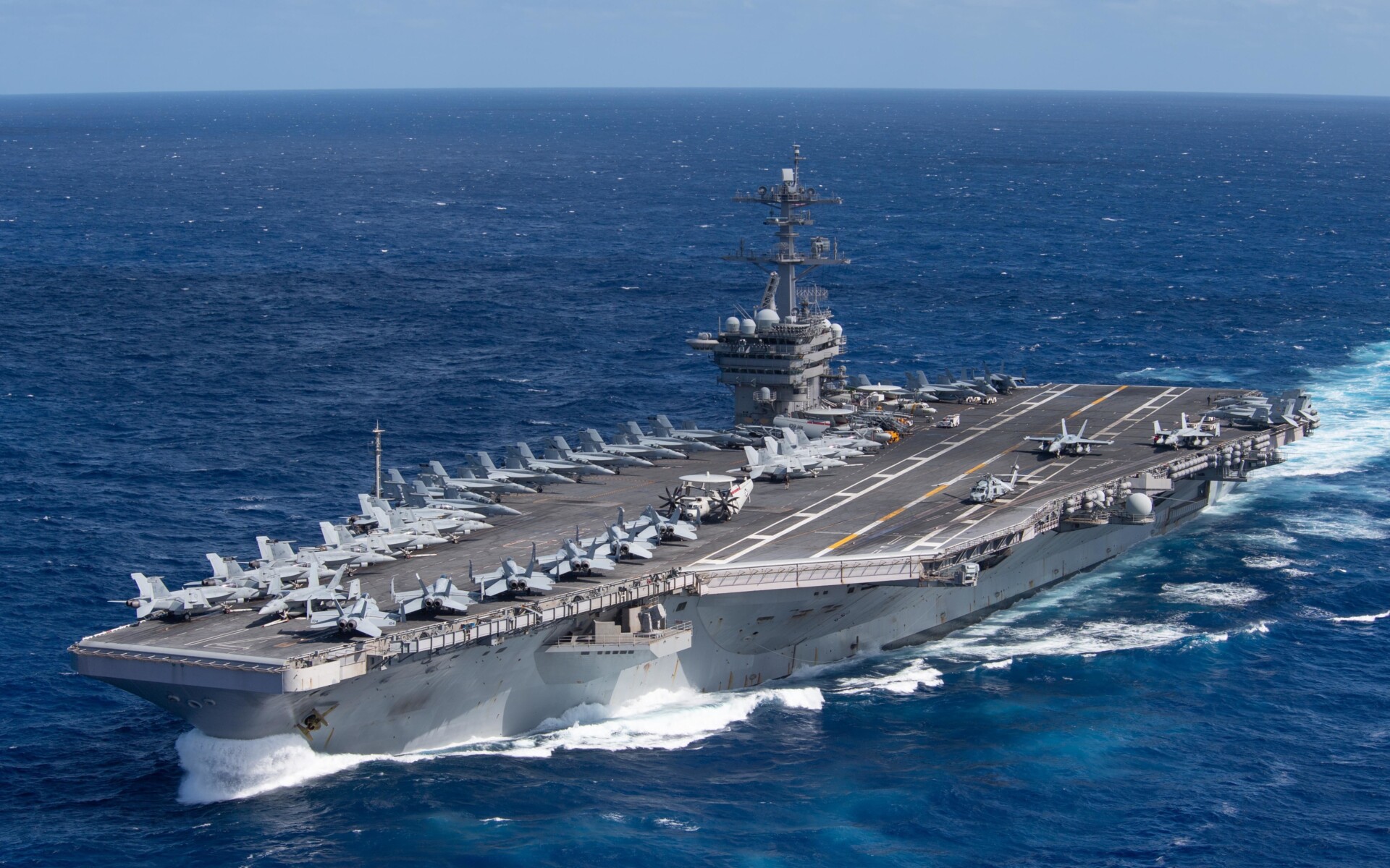 To αεροπλανοφόρο USS Theodore Roosevelt (CVN 71)