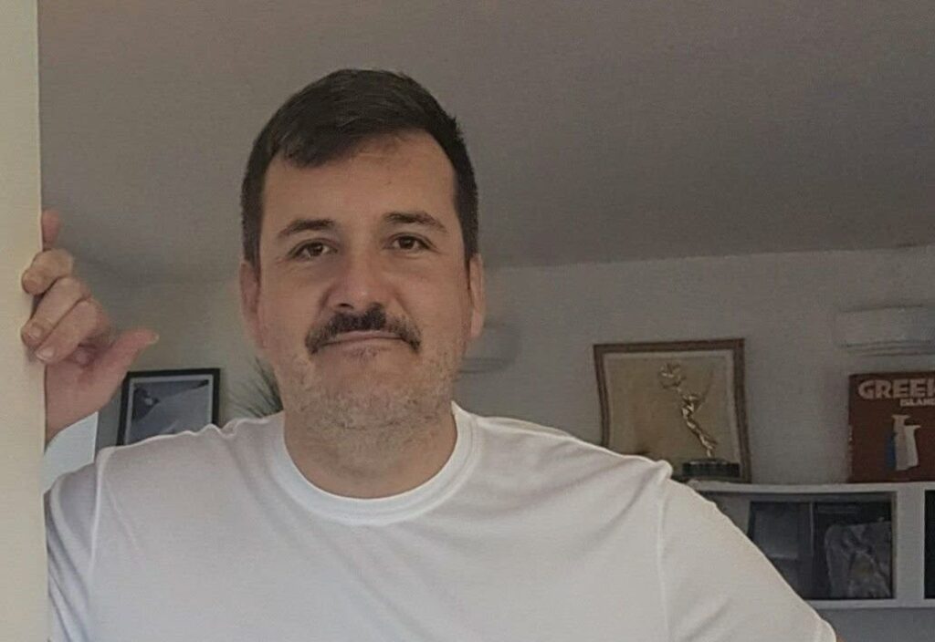 Ποιος είναι ο Βασίλης Τσικές που έχει το δικό του απορρυπαντικό
