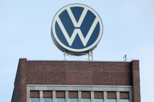 Volkswagen: Πώς μια ανακοίνωση του 2023 οδήγησε σε πρόστιμο 1,2 εκατ.