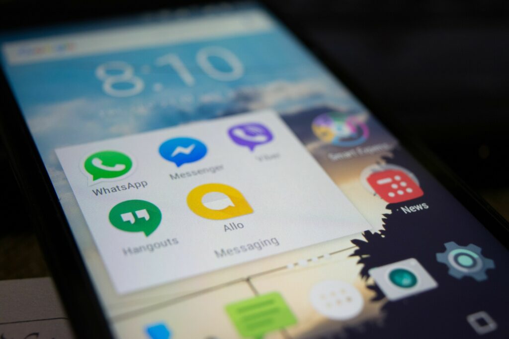 WhatsApp: Τι αλλάζει στον γονικό έλεγχο, πότε θα ειδοποιούνται οι γονείς