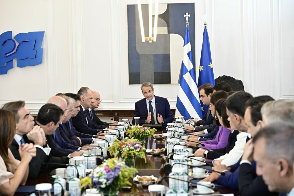Η κυβερνητική αδράνεια, η απόφαση της Μπακογιάννη για το μέλλον της στην πολιτική, η δεινή θέση του Παπασταύρου, τα δάνεια της Dimand και οι φιλίες Ανδριόπουλου