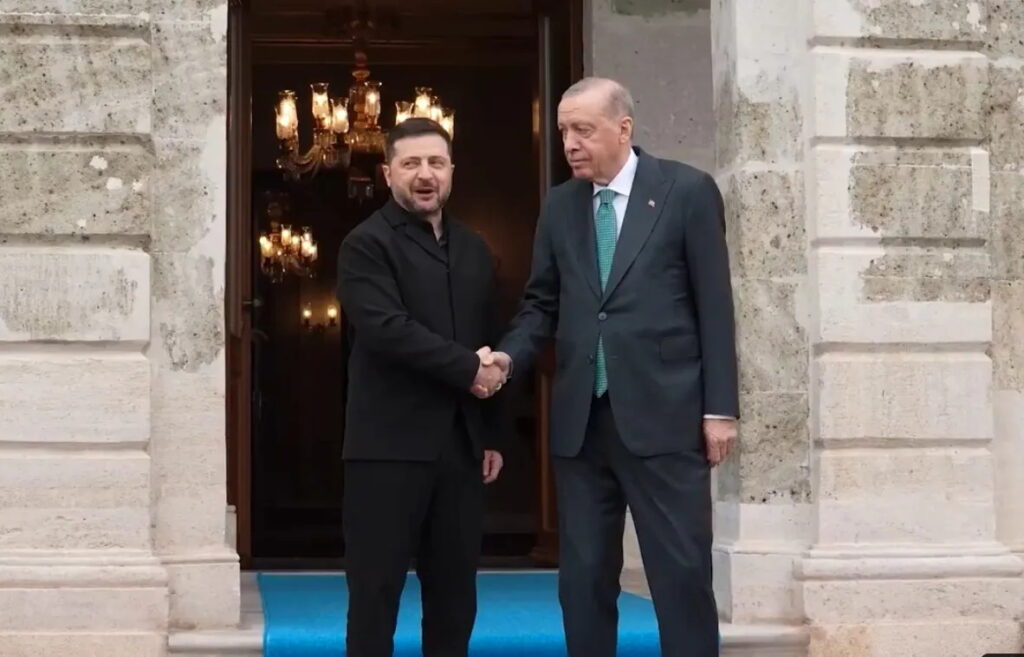 O Eρντογάν συναντήθηκε με Ζελένσκι και δήλωσε αισιόδοξος για ειρήνη στην Ουκρανία